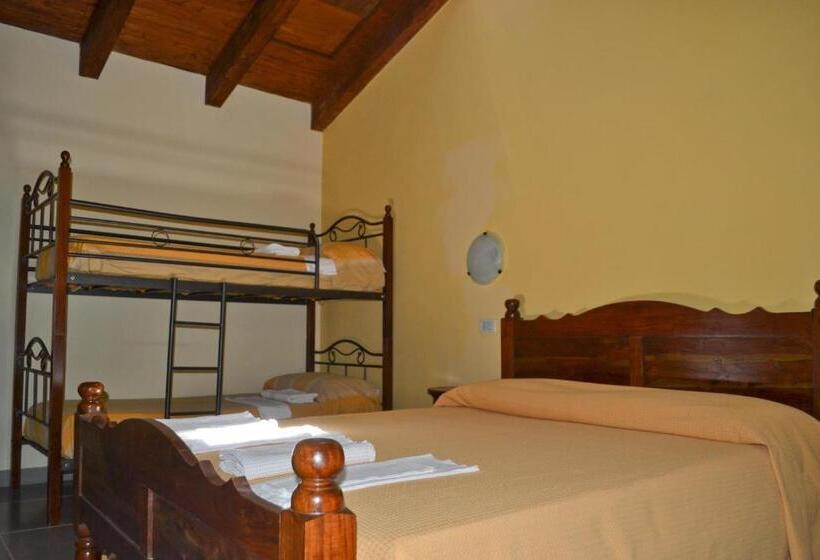 Четырехместный Номер Стандарт с Балконом, Casa Vacanze Santa Lucia