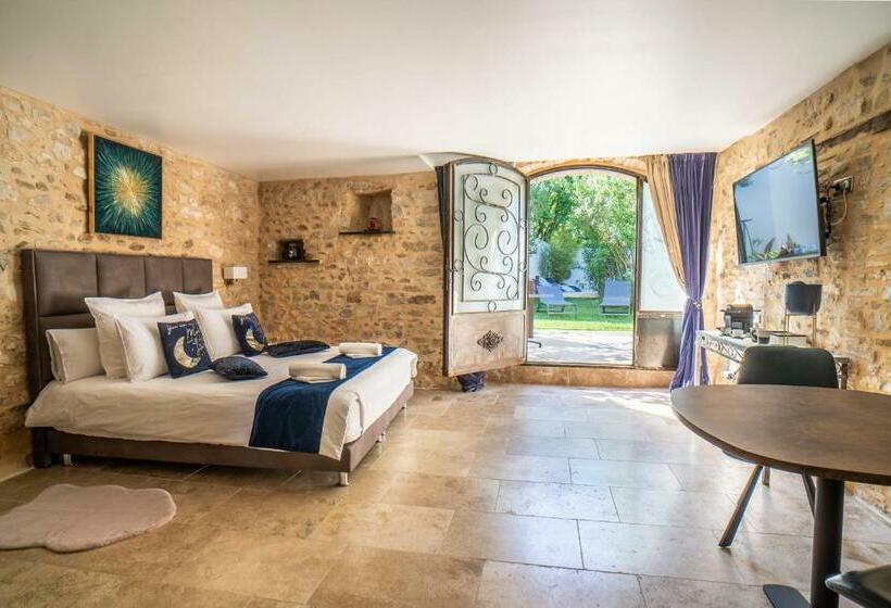 Стандартный Номер Кровать Кинг, Chambre D Hôte Avec Spa Privatif Domaine Les Nuits Envôutées   Gard