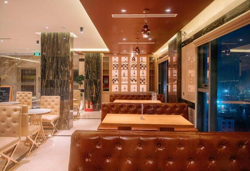 اتاق خانوادگی با چشم‌انداز جانبی دریا, Canary Gold Hotel Quy Nhơn