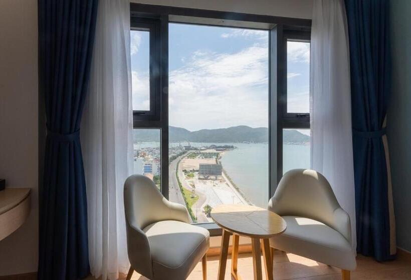 اتاق خانوادگی با چشم‌انداز جانبی دریا, Canary Gold Hotel Quy Nhơn