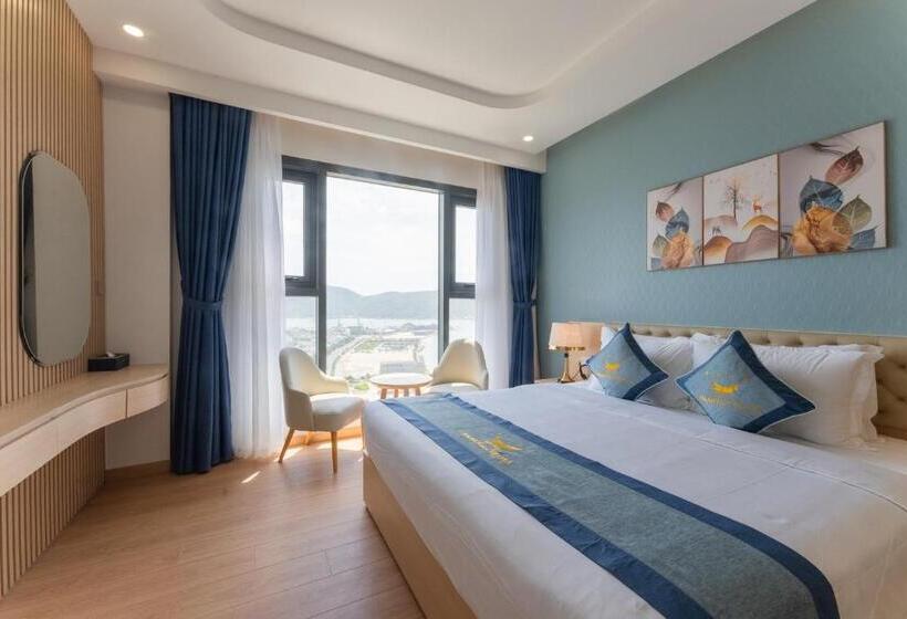 اتاق خانوادگی با چشم‌انداز جانبی دریا, Canary Gold Hotel Quy Nhơn