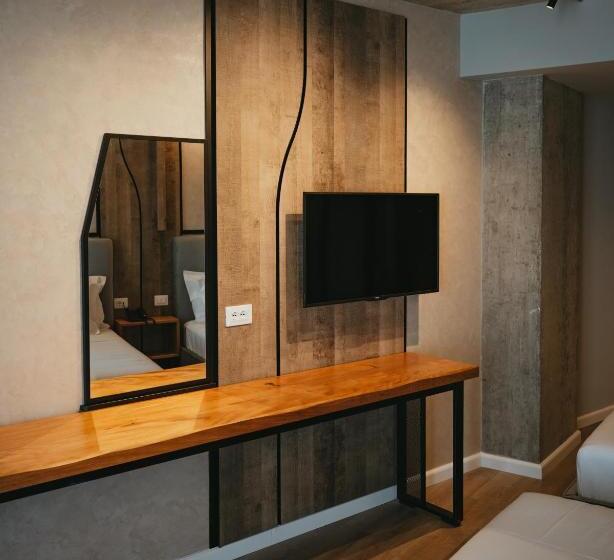 اتاق لوکس با چشم‌انداز دریا, Amr Hotel Durres
