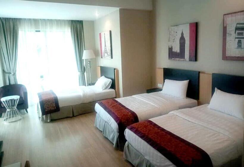 اتاق لوکس سه تخته, Ideals Hotel Melaka