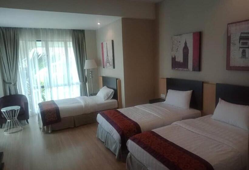 اتاق لوکس سه تخته, Ideals Hotel Melaka