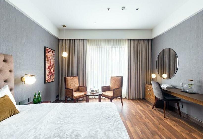 اتاق استاندارد با تخت بزرگ برای معلولان, Wyndham Chandigarh Mohali