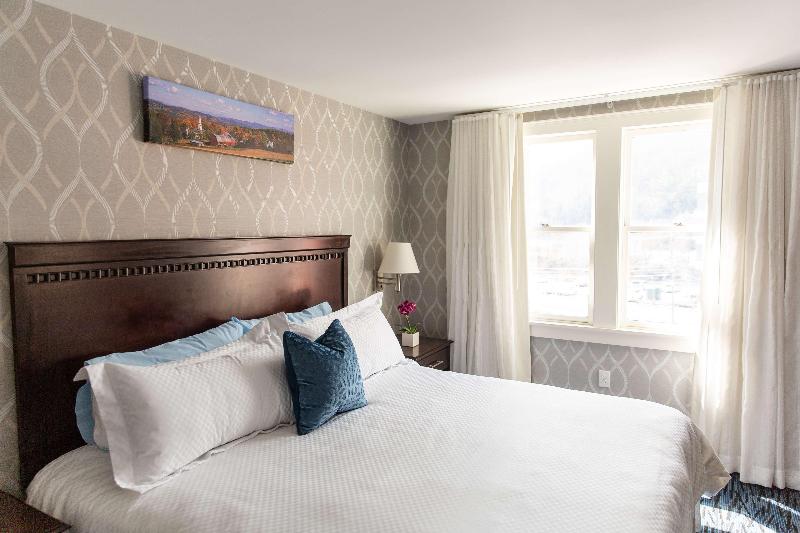 Люкс Кровать Кинг, Capitol Plaza Hotel Montpelier Tapestry Collection By Hilton