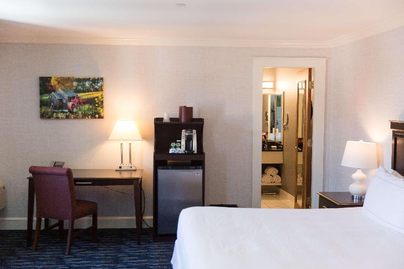 Номер Deluxe Кровать Кинг, Capitol Plaza Hotel Montpelier Tapestry Collection By Hilton