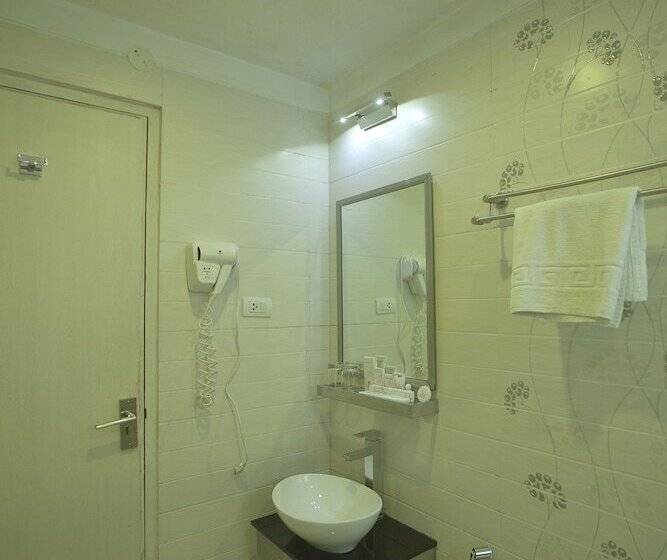 Camera Deluxe, The Iris