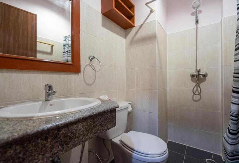 اتاق لوکس با بالکن, Patong Central Residence And Apartment