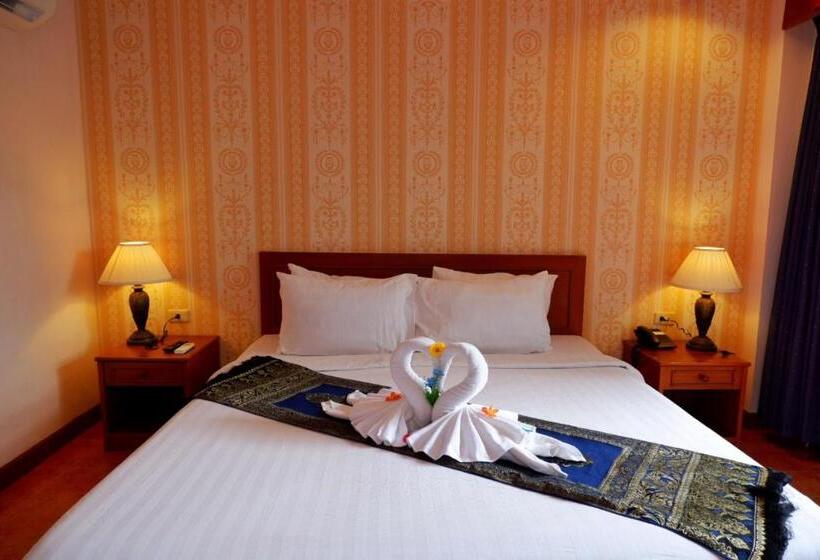 اتاق لوکس با بالکن, Patong Central Residence And Apartment