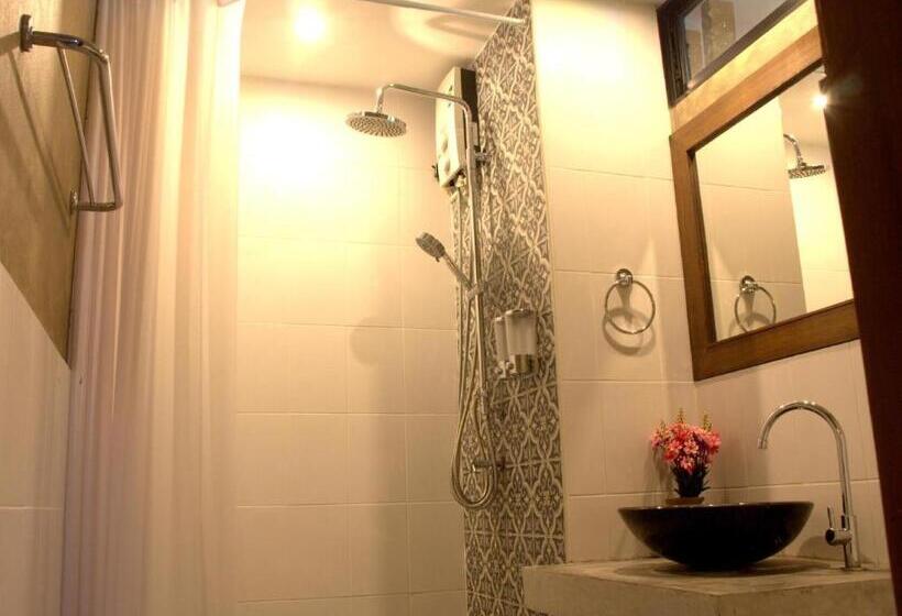 اتاق لوکس با بالکن, De Nawarat Chiangmai Boutique Apartment