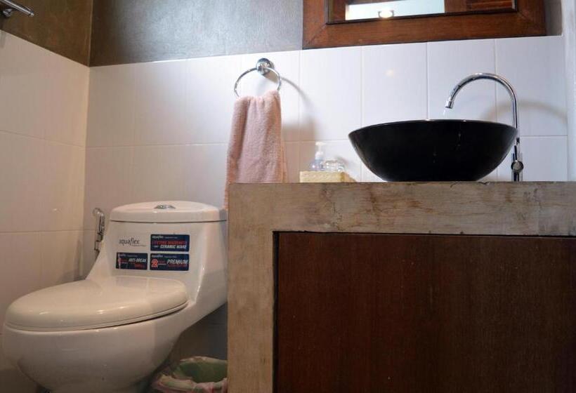 اتاق لوکس با بالکن, De Nawarat Chiangmai Boutique Apartment