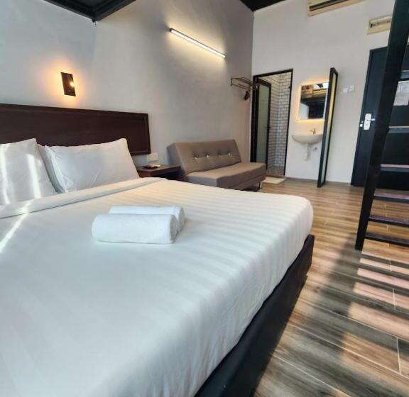 Семейный Номер Deluxe, Georgetown Inn By Sky Hive