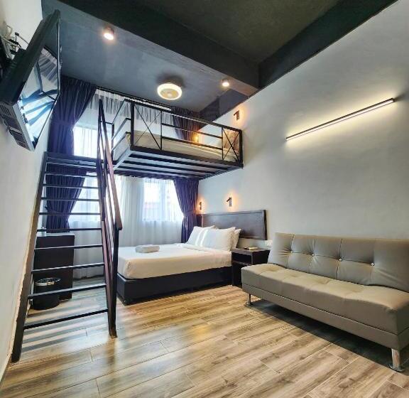 Семейный Номер Deluxe, Georgetown Inn By Sky Hive
