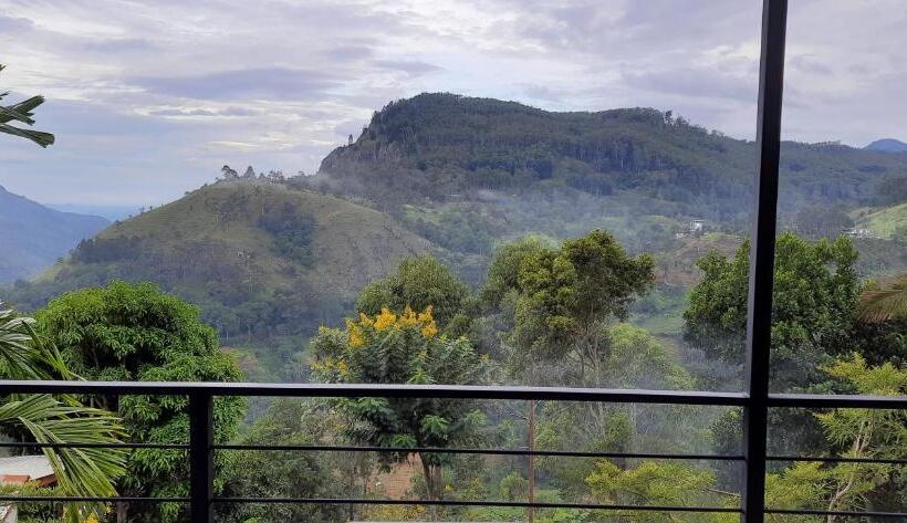 Quarto Estandar Vista Montanha, Aloft View