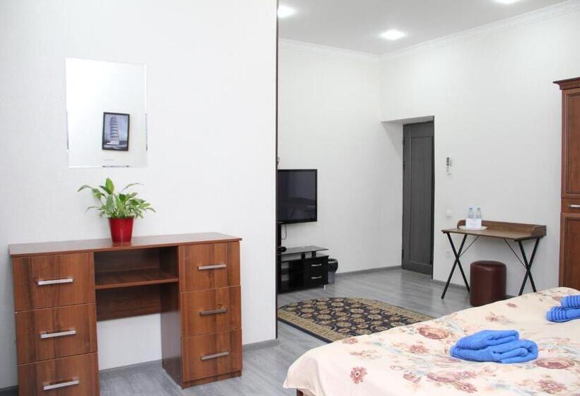 带大床的套房, Chinara Guest House Airport