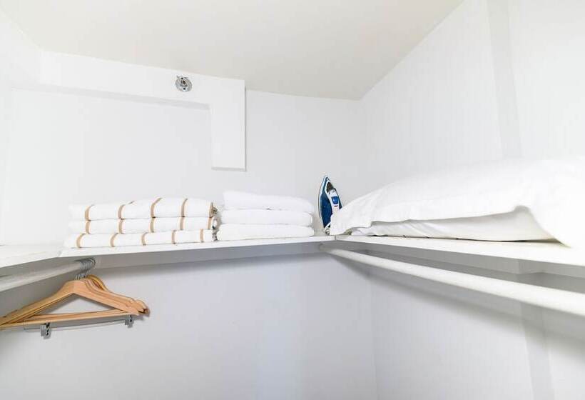 استودیوی استاندارد, Seastays Apartments