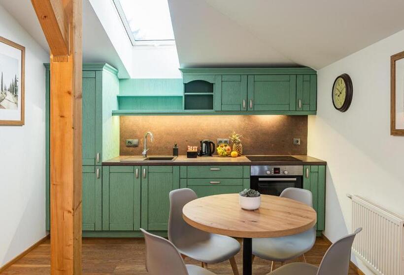 Suite with Terrace, Restovna