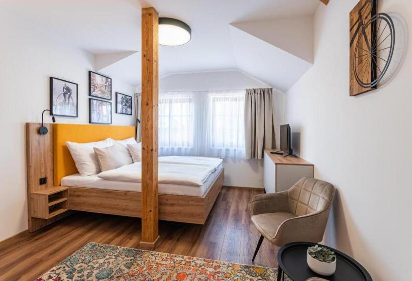 اتاق استاندارد با تخت بزرگ, Restovna