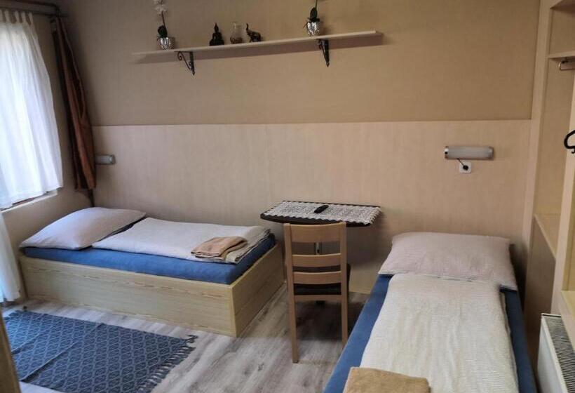 Трехместный Номер Стандарт с Балконом, Penzion U šmídů Náměstí