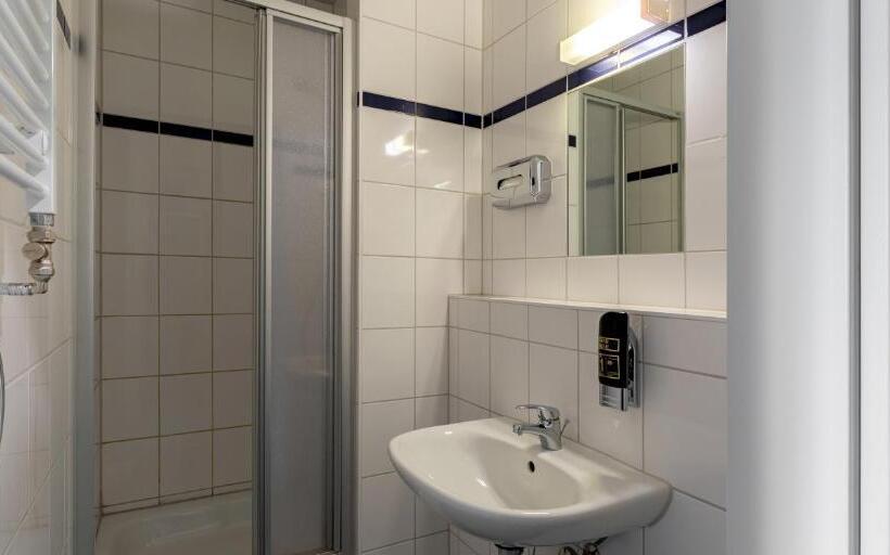 חדר משפחתי, a&o Stuttgart City