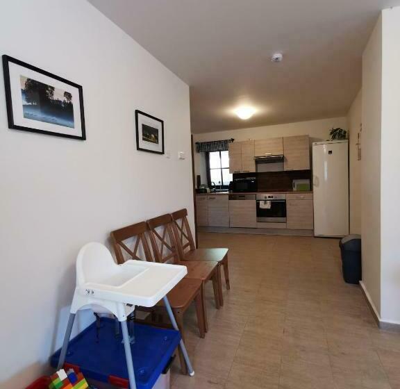 침실 1개 아파트, Apartmány Rožmberk