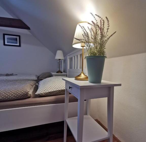 침실 2개 아파트, Apartmány Rožmberk