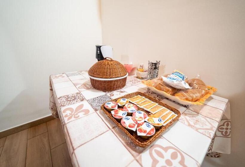 اتاق استاندارد با تخت بزرگ, Le Vie Del Centro B&b