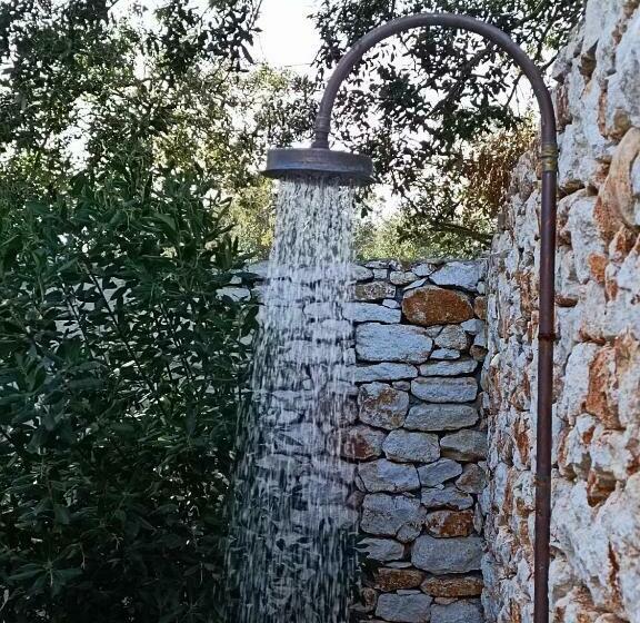 سوئیت با وان آب گرم, Hôtel Les Suites Du Maquis