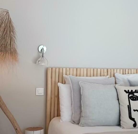 سوئیت با وان آب گرم, Hôtel Les Suites Du Maquis