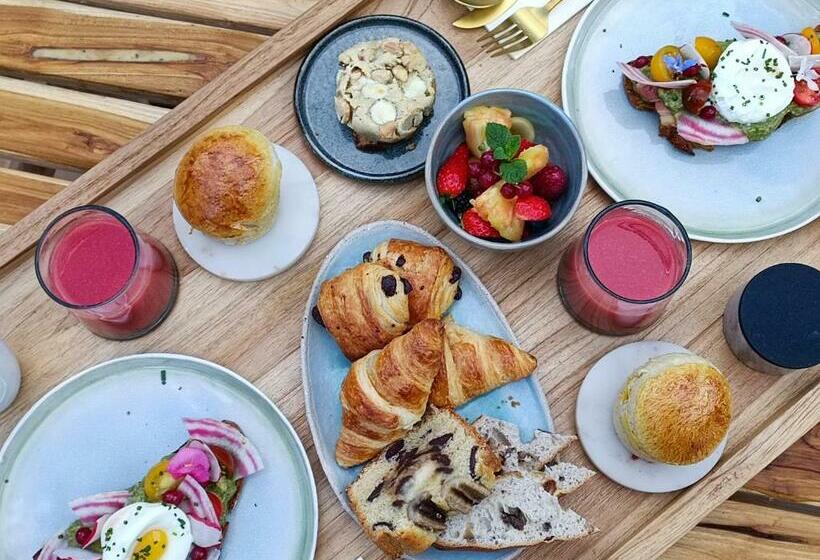 سوئیت با وان آب گرم, Hôtel Les Suites Du Maquis