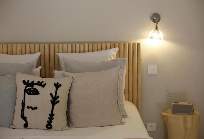 سوئیت با وان آب گرم, Hôtel Les Suites Du Maquis