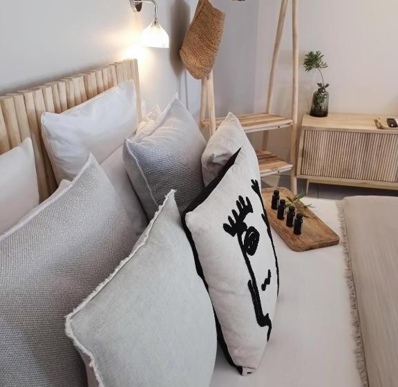 سوئیت با وان آب گرم, Hôtel Les Suites Du Maquis