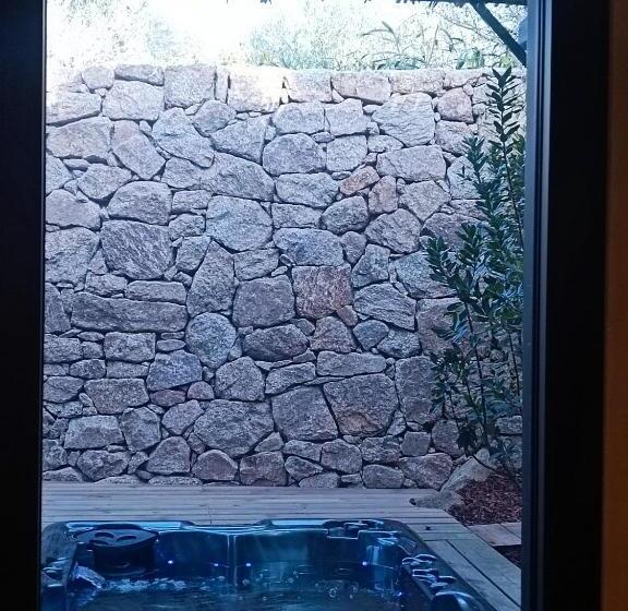 سوئیت با وان آب گرم, Hôtel Les Suites Du Maquis