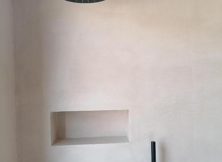 سوئیت با وان آب گرم, Hôtel Les Suites Du Maquis