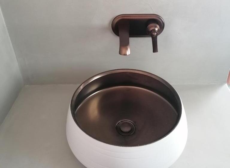 سوئیت با وان آب گرم, Hôtel Les Suites Du Maquis