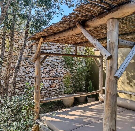 سوئیت با وان آب گرم, Hôtel Les Suites Du Maquis