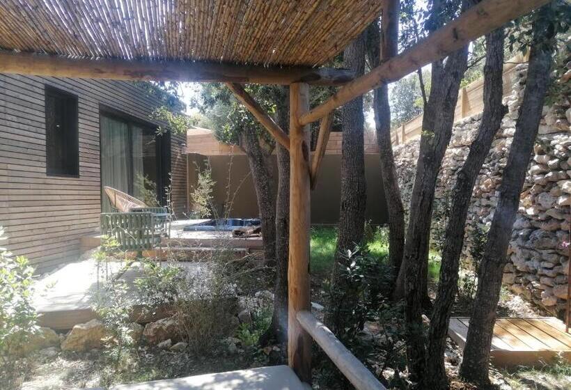 سوئیت با وان آب گرم, Hôtel Les Suites Du Maquis