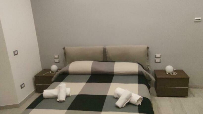 اتاق استاندارد سه نفره, Guest House Via Milano