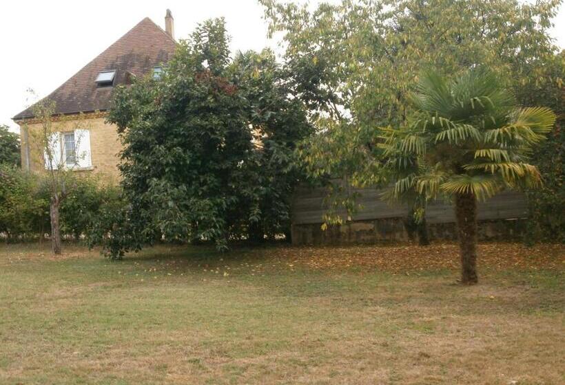 Номер Стандарт Вид на Сад, Les Noyers