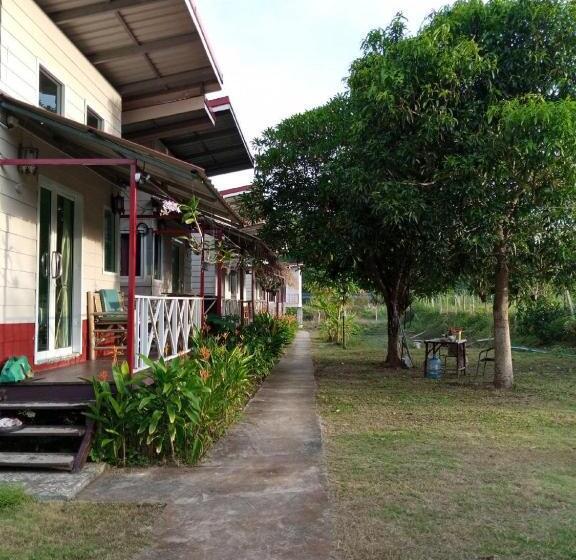 Семейное Бунгало, Lanta Dareen Garden Home