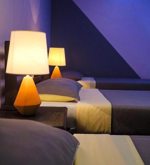 اتاق ساده سه‌ نفره, Hostel Privado