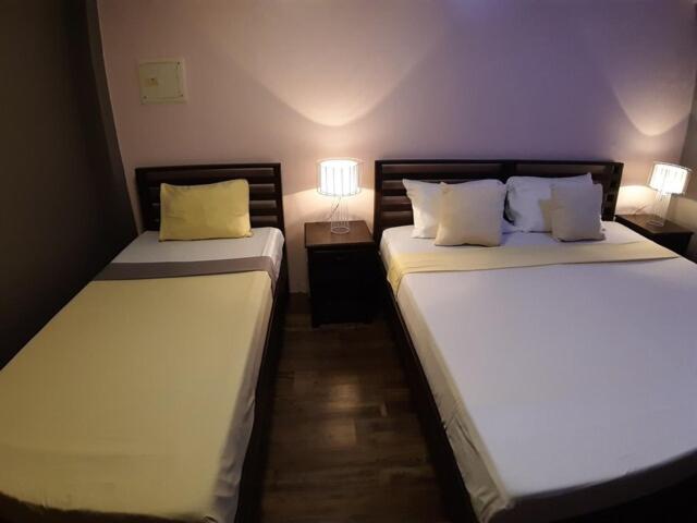 اتاق ساده سه‌ نفره, Hostel Privado