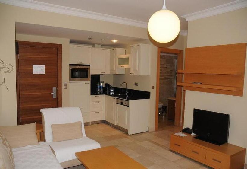 Апартаменты 1 Спальня с Балконом, Gold City Luxury Accommodation