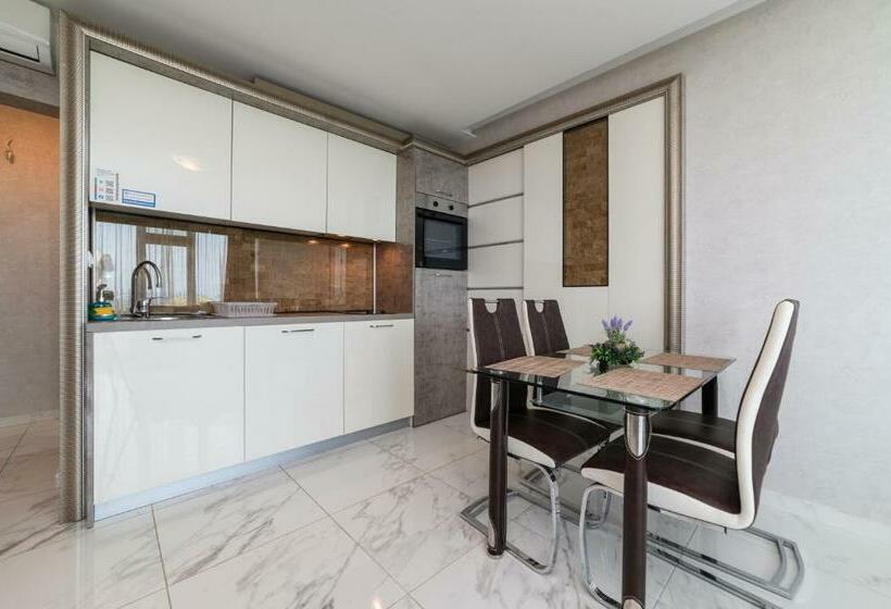 Апартаменты Deluxe 1 Спальня Вид на Море, Apartcomplex Golden Bay