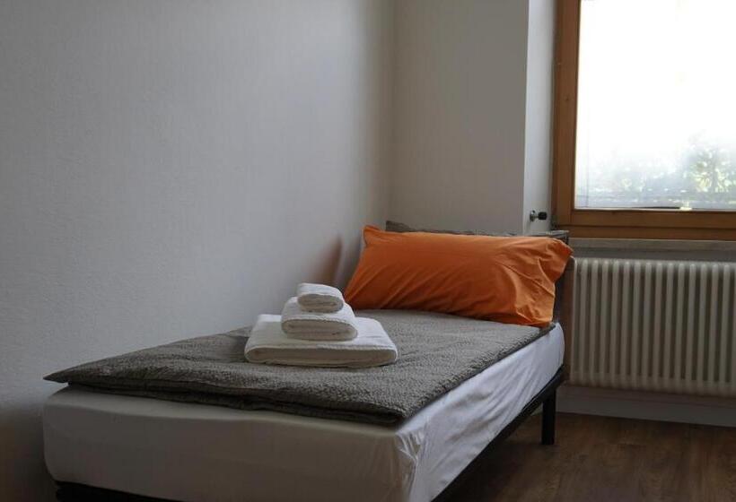 اتاق راحتی سه تخته, B&b Al N°5