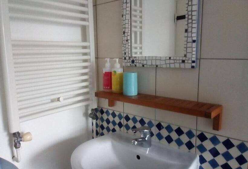 اتاق استاندارد, Chambre Saint Sauveur