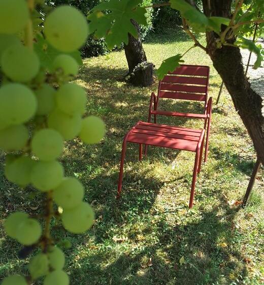 Номер Стандарт Вид на Сад, La Maison Des Thermes, Chambre D Hôte