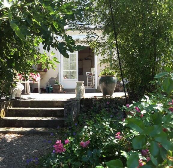Номер Стандарт Вид на Сад, La Maison Des Thermes, Chambre D Hôte