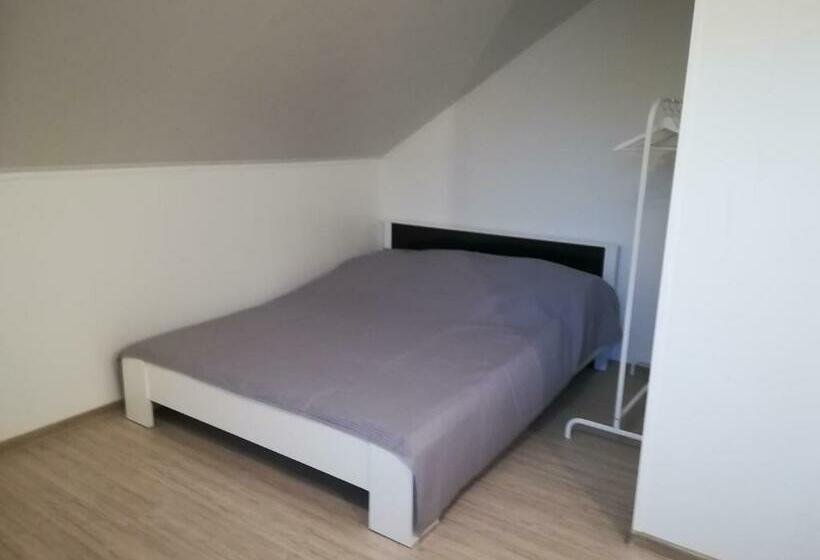 اتاق استاندارد چهار تخته, Atostogų Namai